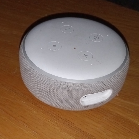 Amazon Echo Dot D9N29T White 3rd Gen Wireless Bluetooth Smart Speaker with Alexa - Picture 3 of 5